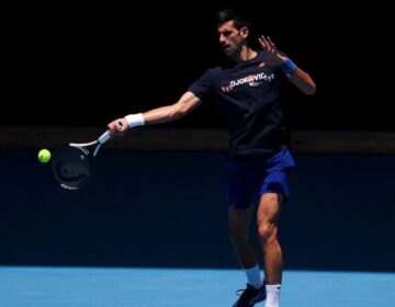 Djokovic lamenta erros no pedido de visto para entrar na Austrália