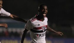 Copinha: Em jogo tumultuado, São Paulo bate Cruzeiro e vai à semifinal