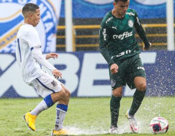 Sob muita chuva, Palmeiras empata com Água Santa na Copinha