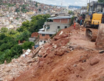 Demolição de imóveis que estavam em risco na rua Rosa Sffeir é concluída