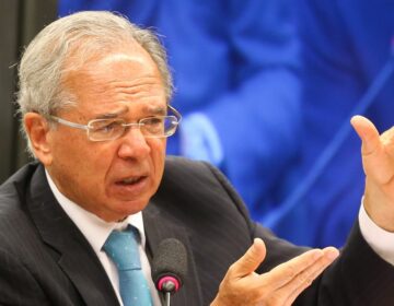 Governo avalia reduzir imposto para estimular indústria, diz ministro