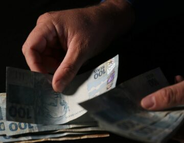 Caixa paga Auxílio Brasil a beneficiários com NIS final 5