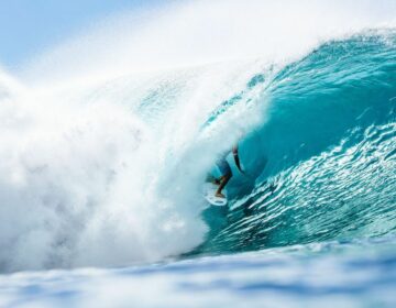 Miguel Pupo supera Ítalo Ferreira em duelo brasileiro em Pipeline