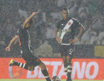 Com Nenê artilheiro, Vasco derrota Bangu no Campeonato Carioca