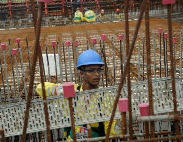 Inflação da construção cai para 0,56% em fevereiro, diz IBGE