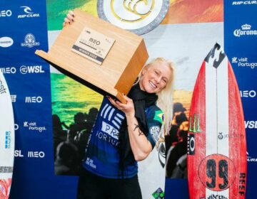 Tatiana Weston-Webb vence etapa Peniche do circuito mundial de surfe