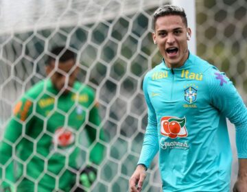 Tite esboça seleção com possível estreia de Antony entre os titulares