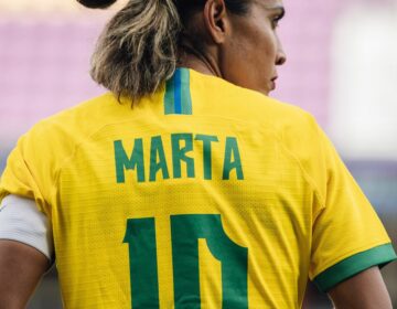 Marta é cortada da seleção após sofrer lesão no joelho esquerdo