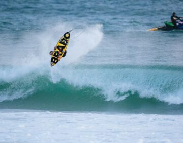 Brasil classifica 4 surfistas à próxima fase na etapa de Peniche