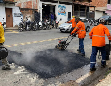 Operação tapa-buracos do Programa Boniteza atende mais de 15 vias nesta terça-feira, 12