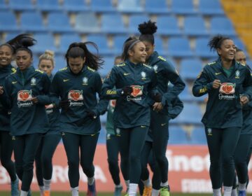 Seleção feminina realiza último treino antes de jogo com a Espanha