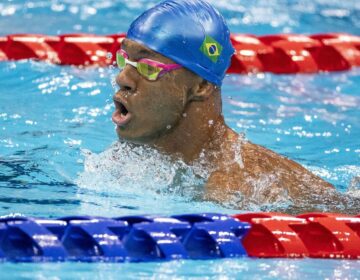 Medalhista paralímpico Gabriel Araújo bate recorde mundial