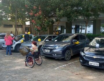 SEDH realiza ação temática do “Maio Amarelo” no estacionamento da PJF