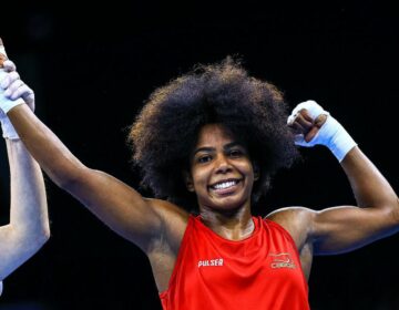 Jucielen Cerqueira e Caroline Almeida estreiam bem no Mundial de Boxe