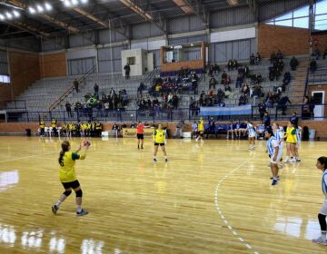 Seleção feminina de handebol goleia Argentina na Surdolimpíada