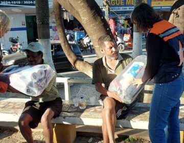 Governo distribui 400 kits de cobertores e agasalhos para população de rua da Grande BH