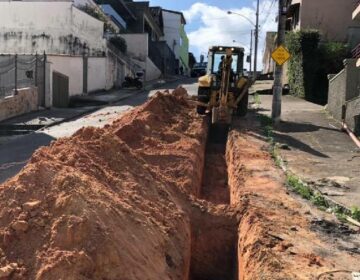 Santa Terezinha recebe mais 80 metros de redes de esgoto remodeladas