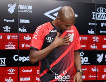 Athletico-PR apresenta oficialmente o volante Fernandinho