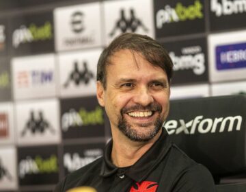 Vasco apresenta técnico Maurício Souza