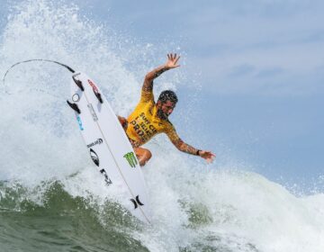 Surfe: Filipe Toledo é vice-campeão na etapa de El Salvador