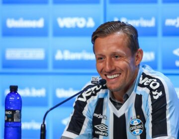 Após 15 anos, Lucas Leiva é anunciado e está de volta ao Grêmio