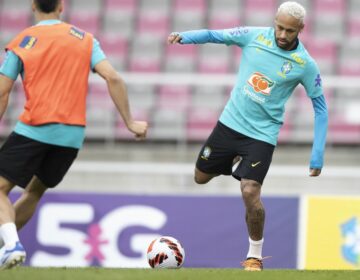 Neymar se machuca durante treino e pode desfalcar seleção nesta quinta