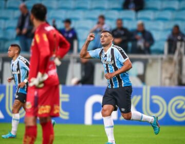 Grêmio encerra jejum de vitórias e se aproxima do G4 da Série B