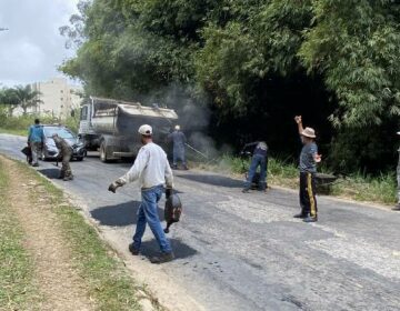 Operação tapa-buracos da PJF atende 23 bairros nesta semana