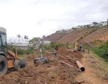 Despoluição do Rio Paraibuna – Córrego Marilândia recebe 800 metros de redes coletoras de esgoto