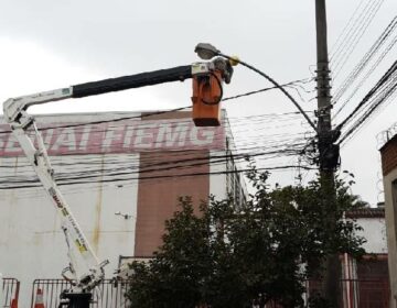 Prefeitura instala luminárias em Led na Rua José Kalil Ahuagi