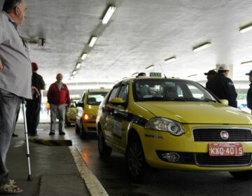 Auxílio para taxistas e caminhoneiros começa a ser pago em agosto