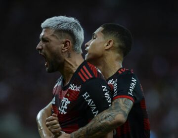 Arrascaeta desequilibra e Flamengo faz placar para chegar às quartas