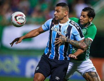 Com um a menos, Grêmio segura empate com Chapecoense pela Série B