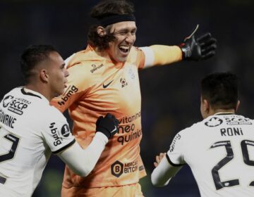 Corinthians supera Boca nos pênaltis e segue vivo na Libertadores