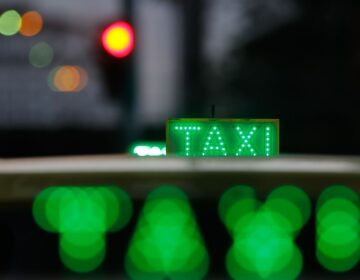 Auxílio Taxista começa a ser pago com parcela dobrada