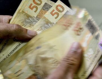 Orçamento de 2023 prevê salário mínimo de R$ 1.302