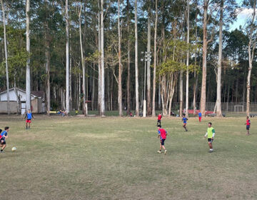 Projetos de futebol do Parque Municipal e Bom de Bola realizam amistoso