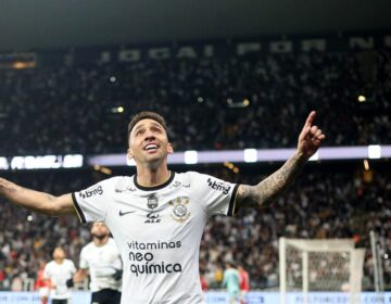 Corinthians vence Bragantino e encerra seca de vitórias no Brasileiro