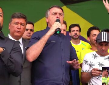 Em comício, Bolsonaro defende excludente de ilicitude para policiais