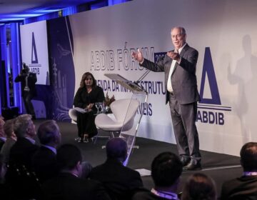 Ciro Gomes pede ajuda de empresários para debater modelo econômico