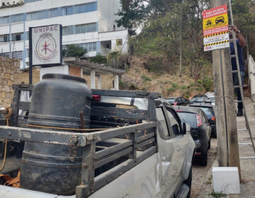 Defesa Civil instala placas para alerta sobre risco de alagamento