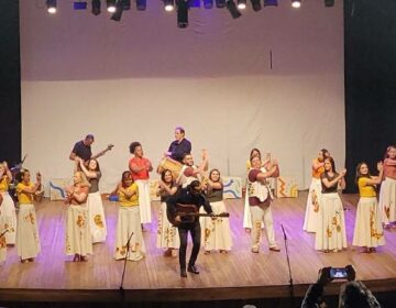 Caravana de Histórias realiza mais uma apresentação inclusiva do espetáculo Pedepoesia