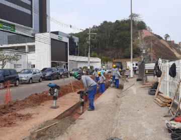 Obras da nova rede tronco do bairro Salvaterra avançam na Avenida Deusdedith Salgado