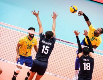 Brasil vence Irã e encara Argentina na semifinal do Mundial de vôlei