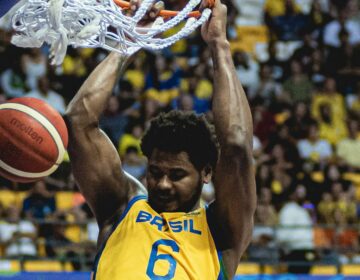 Brasil vira sobre Uruguai e segue invicto na AmeriCup de basquete