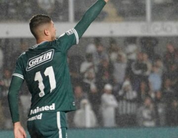 Com dois de Pedro Raul, Goiás vence e ultrapassa Santos no Brasileiro