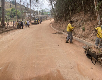 Prefeitura inicia pavimentação no bairro Parque Serra Verde