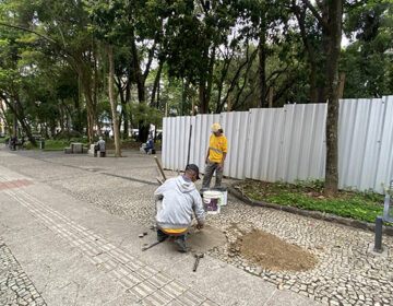 PJF segue com reparos no calçamento do Parque Halfeld