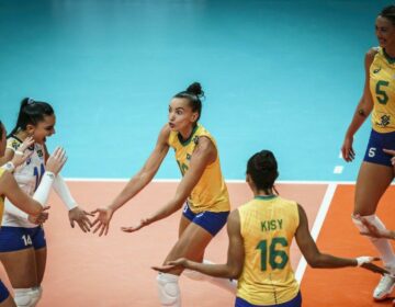 Brasil bate Itália e fica a um jogo do inédito título mundial de vôlei