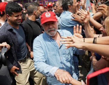 Lula faz caminhada com apoiadores em São Bernardo do Campo